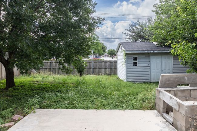 View of yard with an outbuilding | Image 22