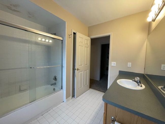 158 Tiffany Ln, Condo with 2 bedrooms, 3 bathrooms and null parking in Royal Oak MI | Image 9