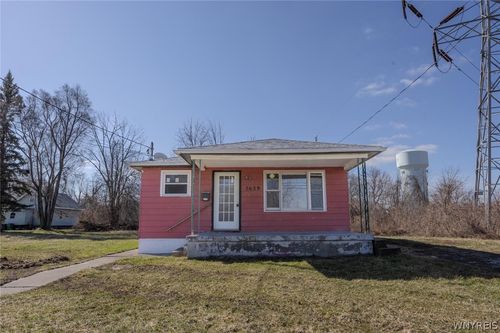 5629 Girard Ave, Niagara Falls, NY, 14304-2122 | Card Image