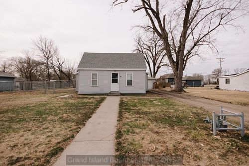 415 W 10th St, Wood River, NE, 68883-9102 | Card Image
