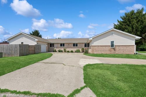 2 Maxwell St, Hebron, IN, 46341 | Card Image