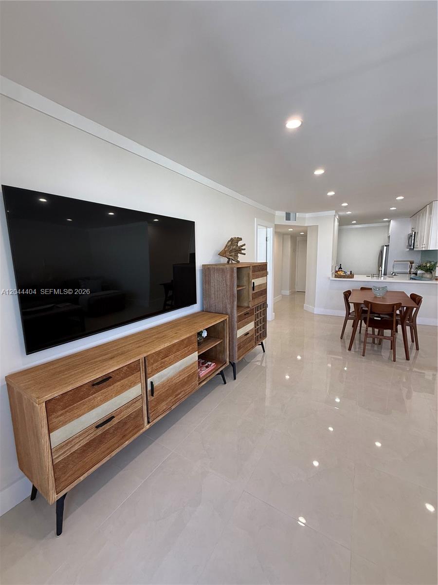 Residential Lease in Hollywood 4
