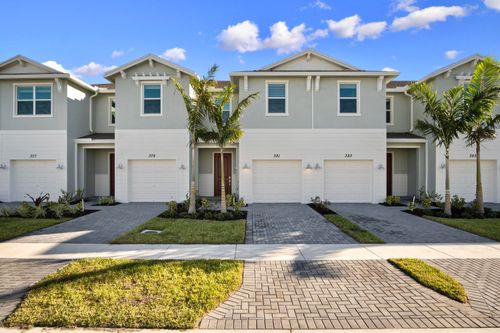 381 Se Crossoak Ln, Port St Lucie, FL, 34984-6689 | Card Image