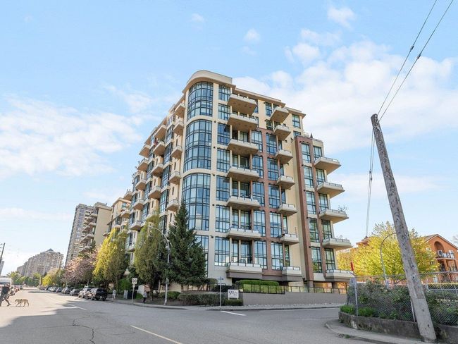 208 - 7 Rialto Court, Condo with 1 bedrooms, 1 bathrooms and 1 parking in New Westminster BC | Image 1