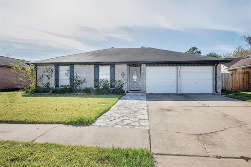 2826 Virginia Colony Dr, Webster, TX, 77598-3315 | Card Image