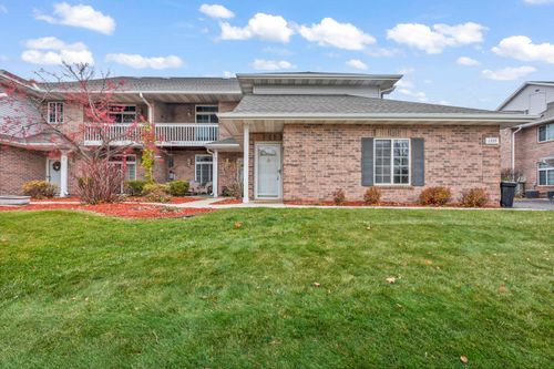 1339 Hillwood Blvd, Pewaukee, WI, 53072-6901 | Card Image