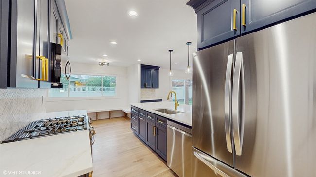 384 E Aberdeen Ct, House other with 3 bedrooms, 3 bathrooms and 2 parking in Elmhurst IL | Image 4