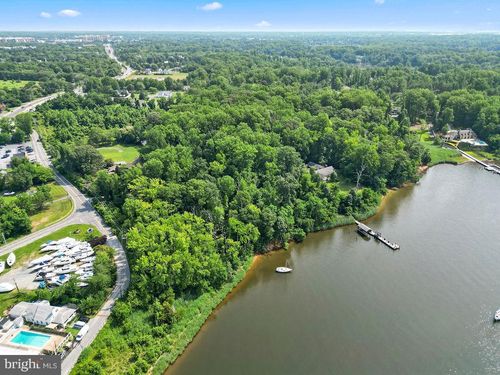 27 Old South River Rd, EDGEWATER, MD, 21037-1203 | Card Image
