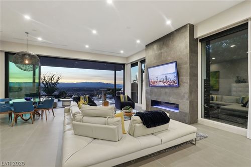 375 Tranquil Peak Ct, Henderson, NV, 89012-5847 | Card Image
