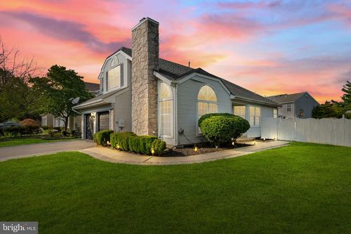 37 Wesley Ln, BURLINGTON, NJ, 08016-4249 | Card Image