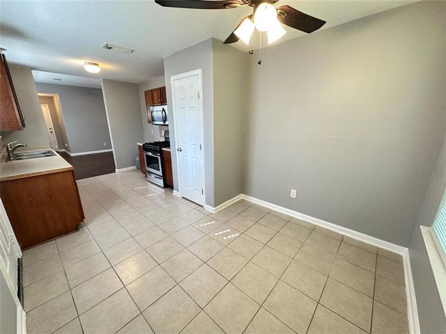 2827 Cypress Island Dr, House other with 4 bedrooms, 2 bathrooms and 2 parking in Houston TX | Image 8