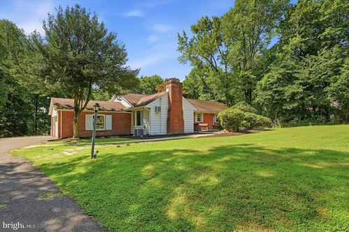 2745 Edge Hill Rd, Huntingdon Valley, PA, 19006-5018 | Card Image