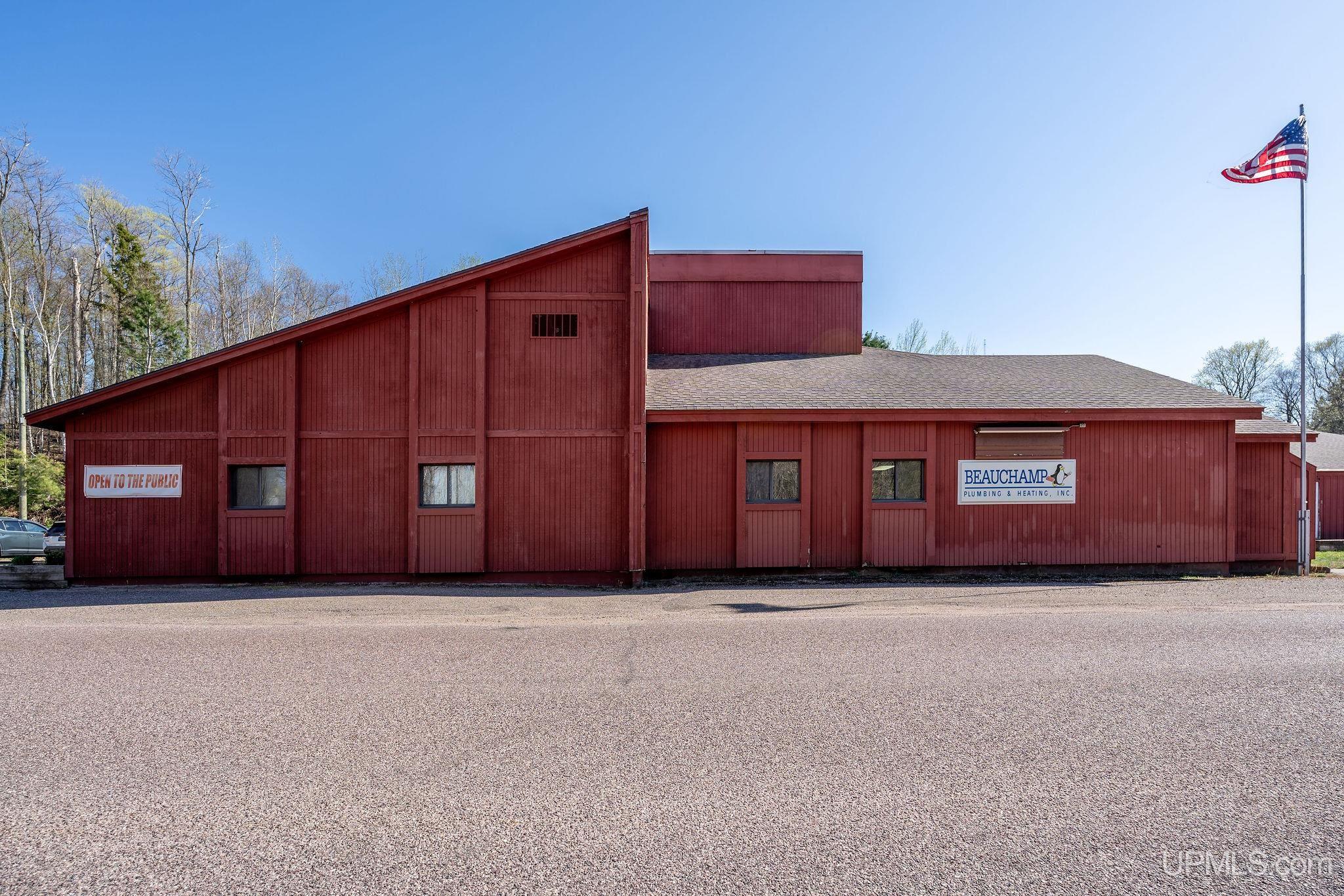 405 Brookton Rd, Marquette, MI 49855