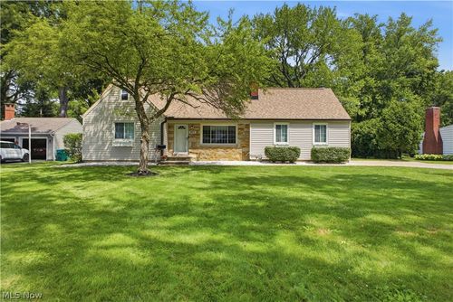 8021 Middlesex Rd, Mentor, OH, 44060-7621 | Card Image