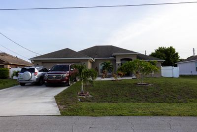 180 Sw Amesbury Avenue, House other with 4 bedrooms, 3 bathrooms and null parking in Port St Lucie FL | Image 1