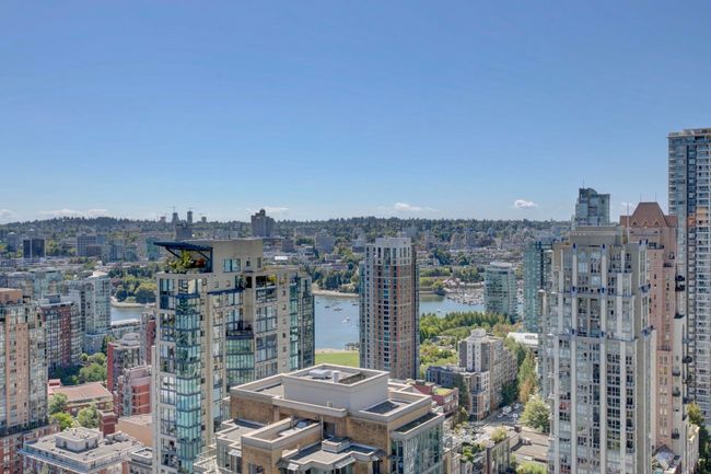 1111 Richards Street, Condo with 3 bedrooms, 3 bathrooms and 1 parking in Vancouver BC | Image 2