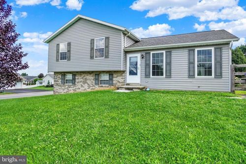 131 Switchpoint Dr, STEWARTSTOWN, PA, 17363-8329 | Card Image