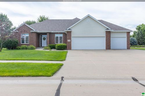 426 Fawn Holw, Dakota Dunes, SD, 57049-5353 | Card Image