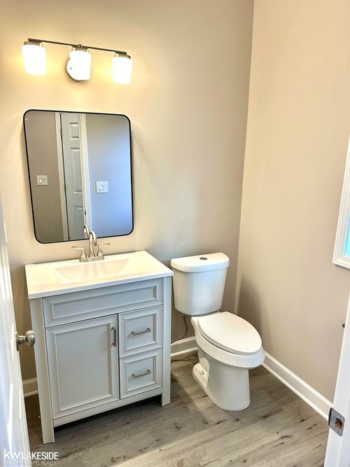 22001 Lakeview St, Saint Clair Shores, MI, 48080-1460 | Card Image