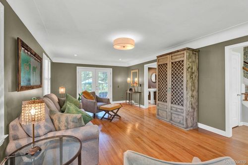 950 W Lincoln St, Birmingham, MI, 48009-3010 | Card Image