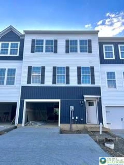 1092 Meadowlark Dr, FOGELSVILLE, PA, 18051-1747 | Card Image