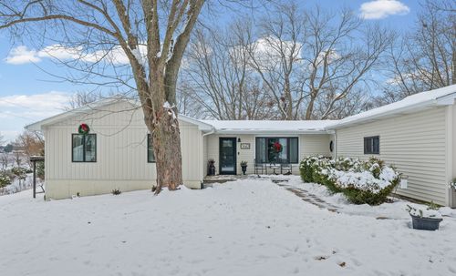 140 Choctaw Trl, Loda, IL, 60948-9667 | Card Image