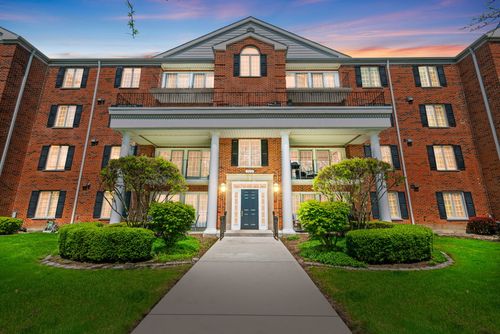 21-326 Park Ave, Clarendon Hills, IL, 60514-1366 | Card Image