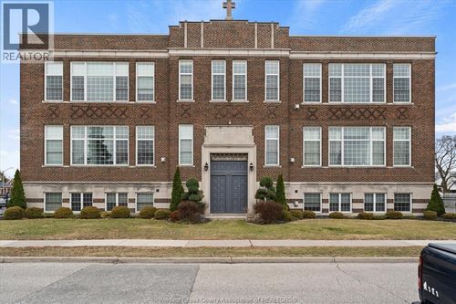 303-647 Irvine Ave, Windsor, ON, N8X2T4 | Card Image