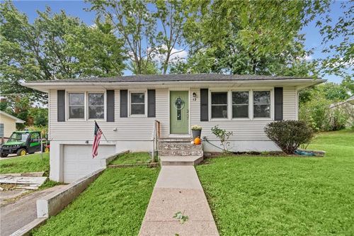 12 W 10th St, Carrollton, MO, 64633-1811 | Card Image
