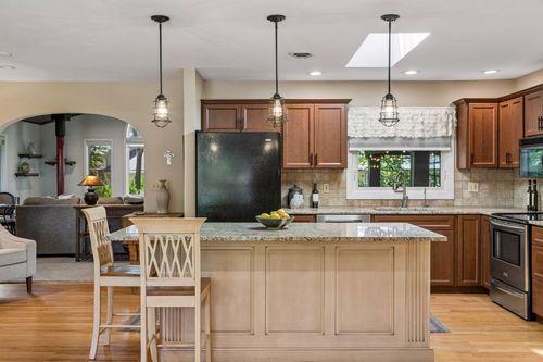 11304 19th Ave S, Burnsville, MN, 55337-1103 | Card Image