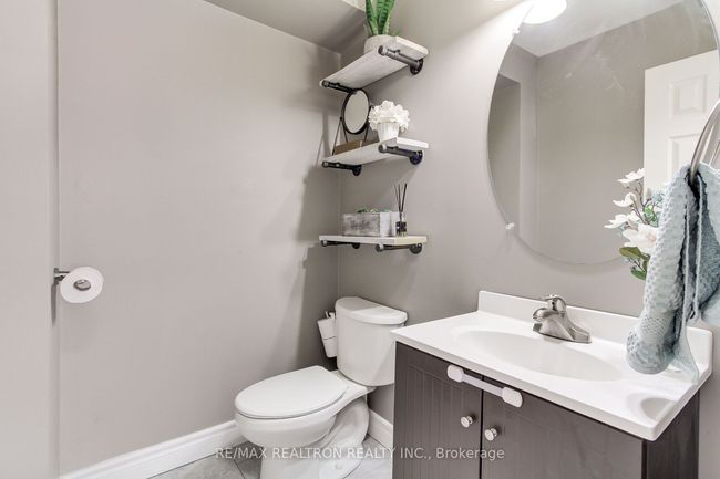 169 King St, House other with 4 bedrooms, 3 bathrooms and 6 parking in Mount Albert ON | Image 9