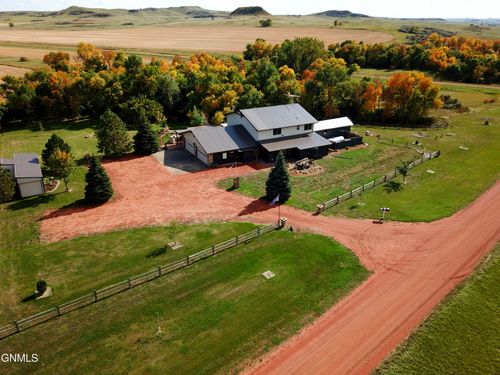 6044 41st St, Glen Ullin, ND, 58631-3002 | Card Image