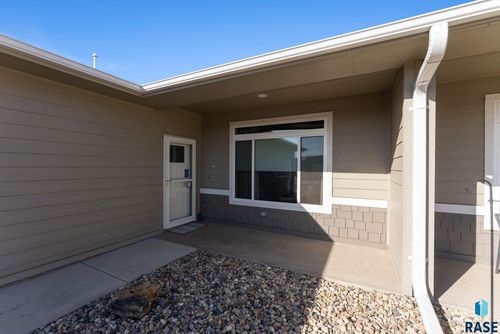 5303 S Mumford Ave, Sioux Falls, SD, 57108-3164 | Card Image