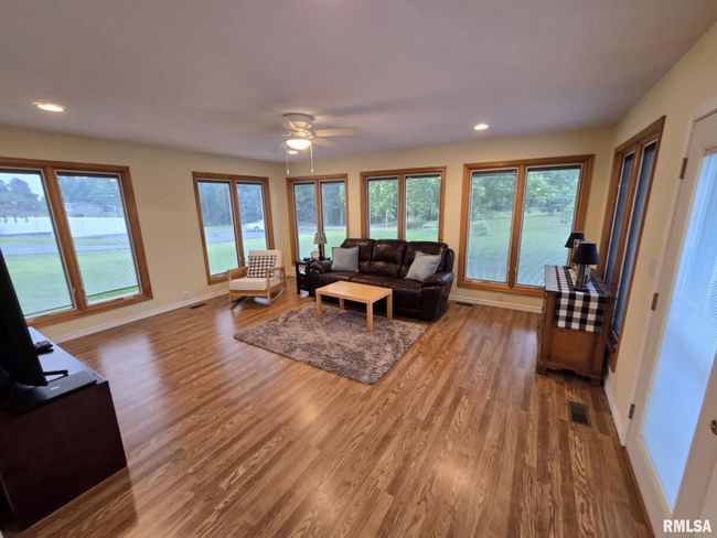 14327 Mcraven Ln, House other with 4 bedrooms, 4 bathrooms and null parking in Mount Vernon IL | Image 41