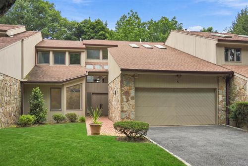 3 Willada Ln, Glen Cove, NY, 11542-1771 | Card Image