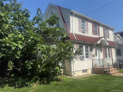 8474 Homelawn St, Jamaica, NY, 11432-2152 | Card Image