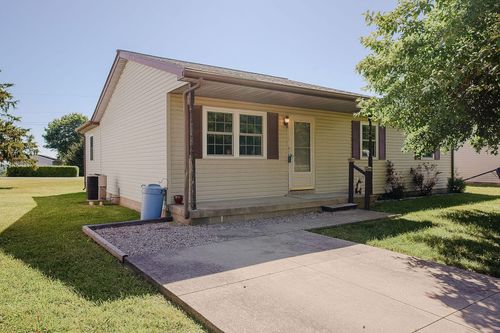 219 Saint Anns Ln, Waverly, OH, 45690-1040 | Card Image