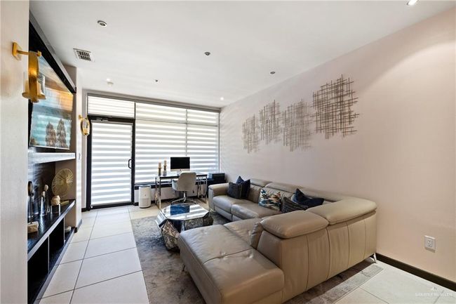 UNIT-203 - 813 Travis St, Condo with 3 bedrooms, 2 bathrooms and null parking in Mission TX | Image 6
