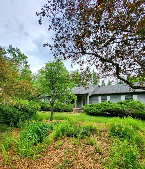 1470 Easton Valley Rd, Easton, NH, 03580-5408 | Card Image