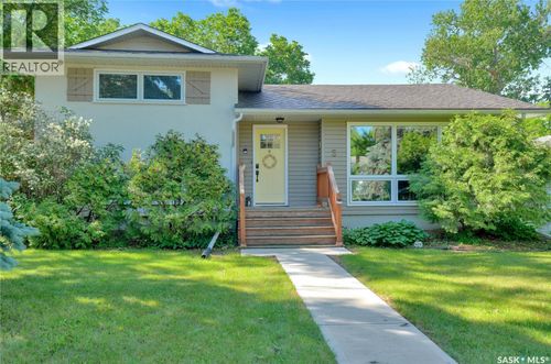 3 Dolphin Bay, Regina, SK, S4S3J7 | Card Image
