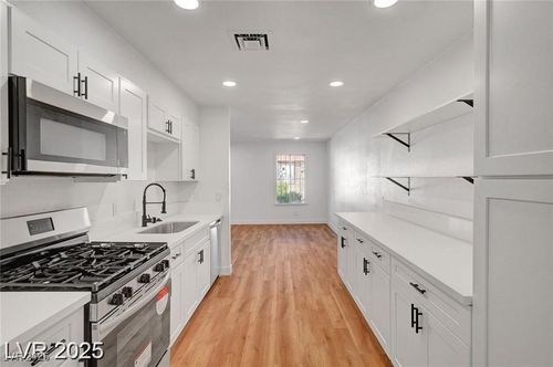 3907 Torsby Pl, Las Vegas, NV, 89119-7181 | Card Image