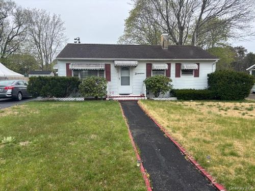 17 Brown Street, Riverhead, NY, 11901 | Card Image