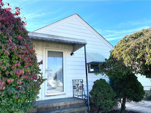 6215 Forest Ave, Parma, OH, 44129-2705 | Card Image