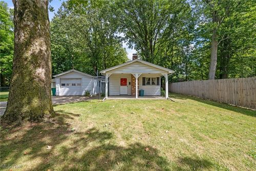 7577 Murray Ave, Mentor, OH, 44060-6027 | Card Image