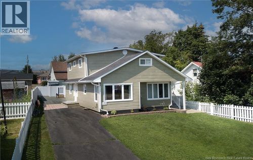 172 D'Astous St, Dalhousie, NB, E8C1M2 | Card Image