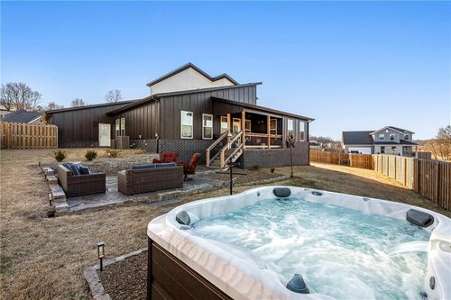 1300 Bunker Dr, Pea Ridge, AR, 72751-4040 | Card Image