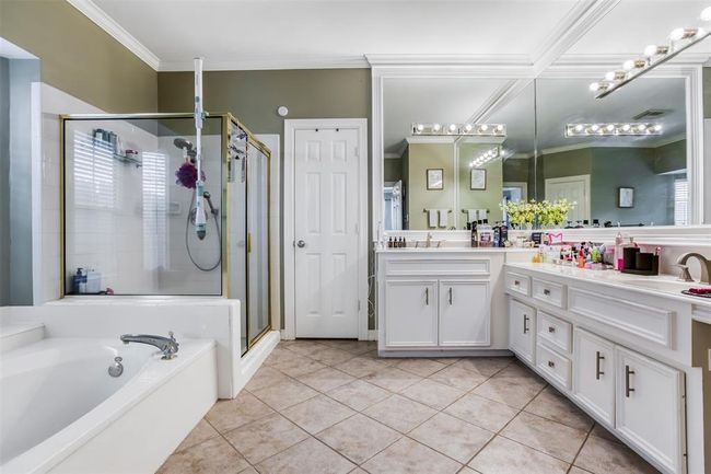 4011 N Water Iris Court, House other with 5 bedrooms, 3 bathrooms and null parking in Houston TX | Image 28