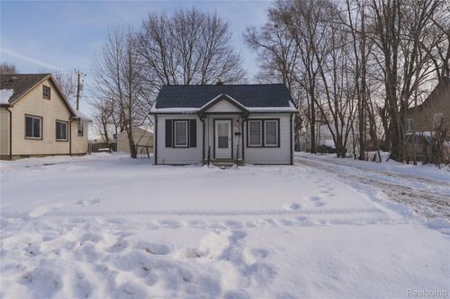 804 Emerson Ave, Pontiac, MI, 48340-3223 | Card Image