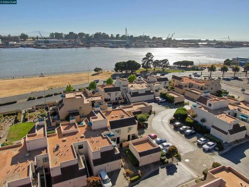196 Nantucket Ln, Vallejo, CA, 94590-5892 | Card Image