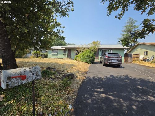 2194 Nw Watters St, Roseburg, OR, 97471 | Card Image